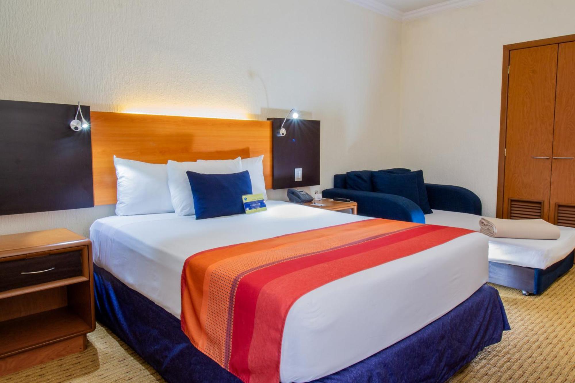 Hotel Guadalajara Plaza Expo Extérieur photo