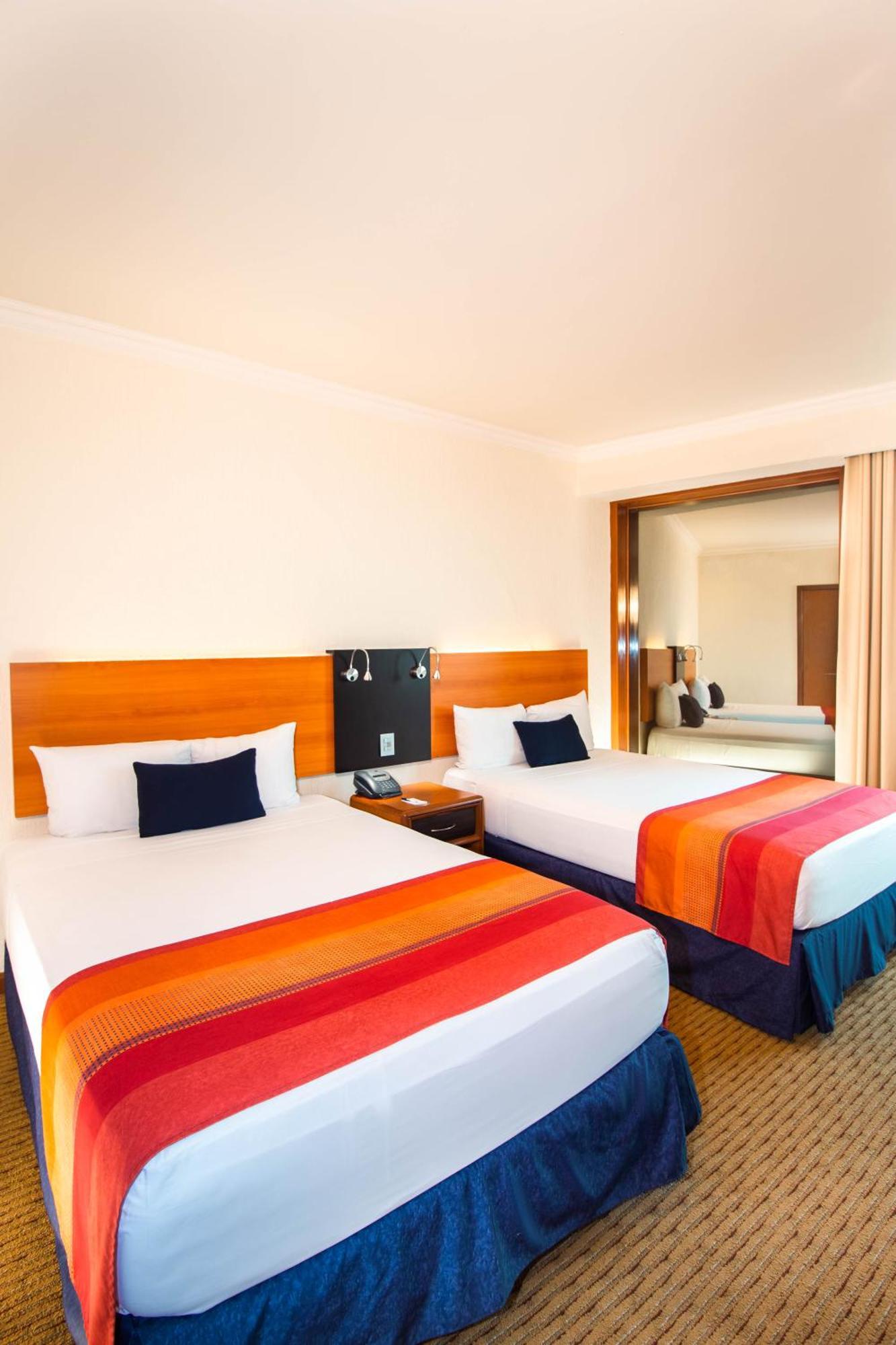 Hotel Guadalajara Plaza Expo Extérieur photo